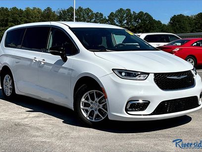 Used 2024 Chrysler Pacifica Touring-L