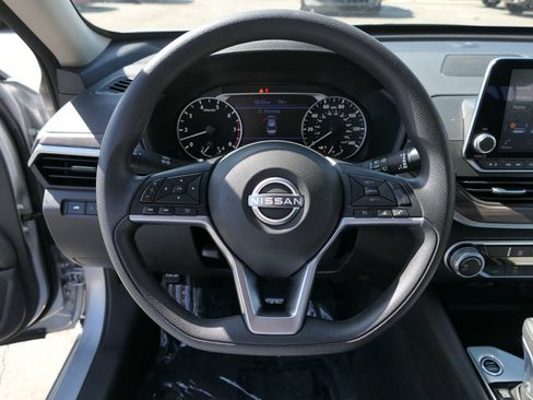 Used 2024 Nissan Altima 2.5 SV FWD image 15