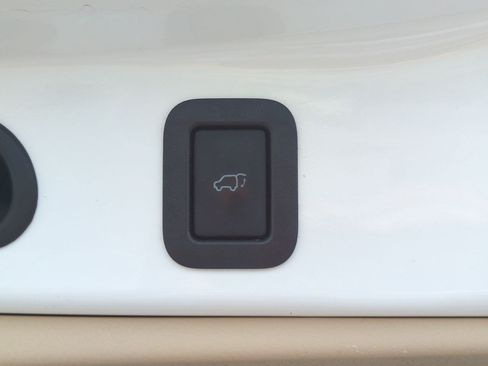 Used 2016 Toyota Highlander XLE AWD/4WD image 35