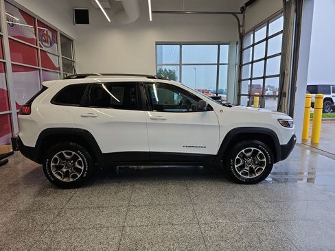 Used 2020 Jeep Cherokee Trailhawk w/ Comfort/Convenience Group AWD/4WD image 6