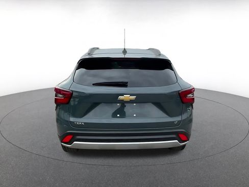 Used 2025 Chevrolet Trax LT w/ LT Convenience Package image 12