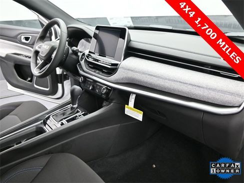 Used 2025 Jeep Compass Sport image 12