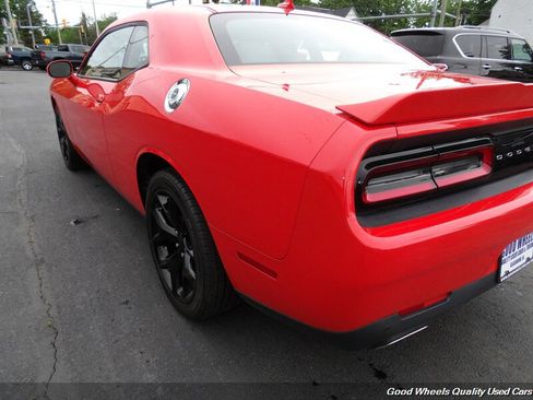 Used 2018 Dodge Challenger SXT Plus RWD image 9