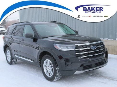 Used 2025 Ford Explorer Active image 1