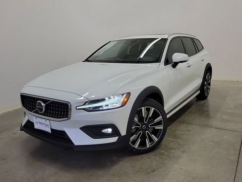 New 2026 Volvo V60 B5 Cross Country Ultra w/ Protection Package Premier image 34