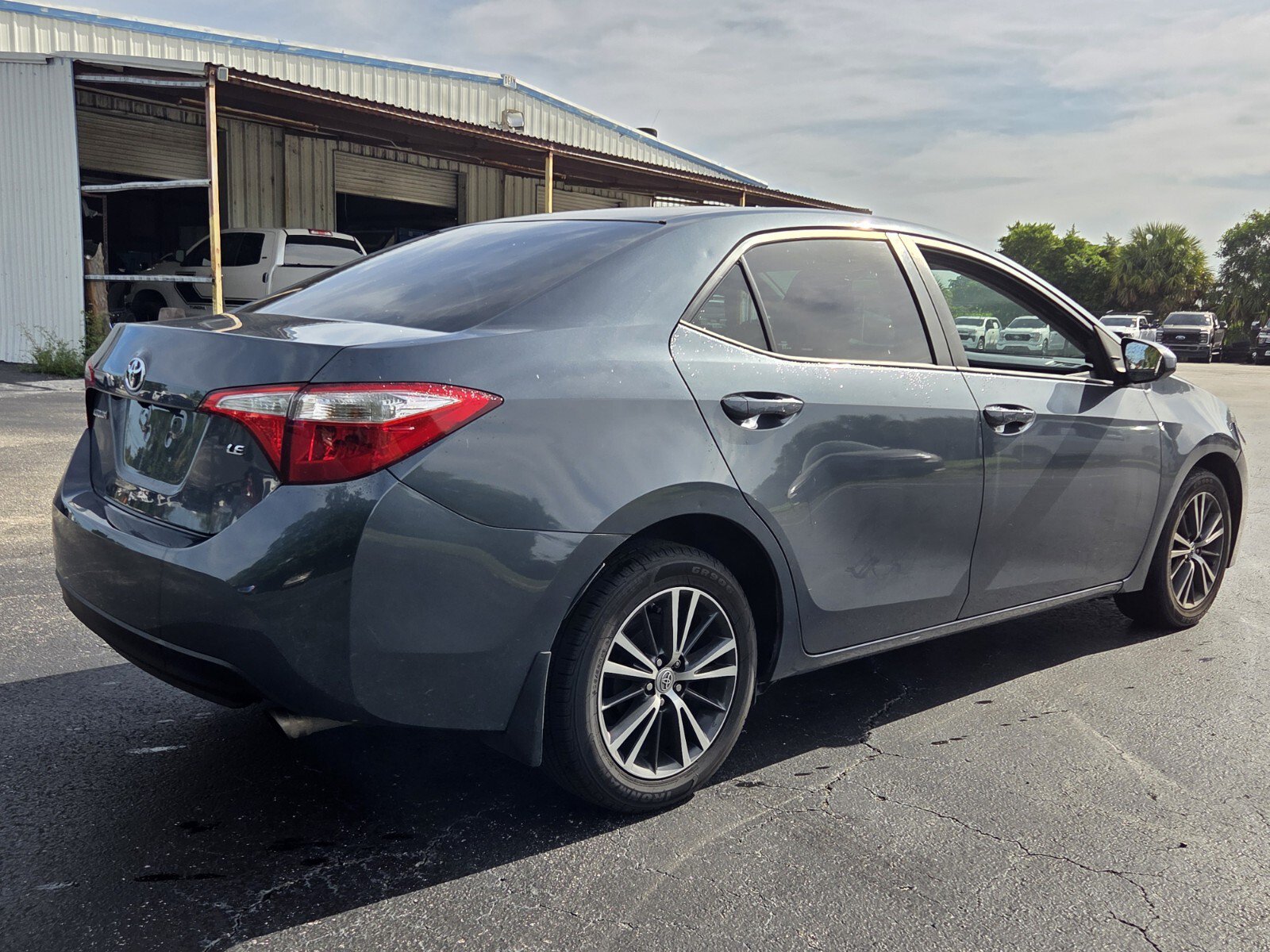 Used 2016 Toyota Corolla LE FWD image 5
