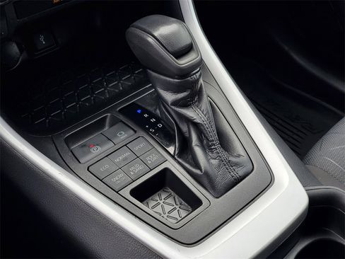 Used 2021 Toyota RAV4 XLE image 22