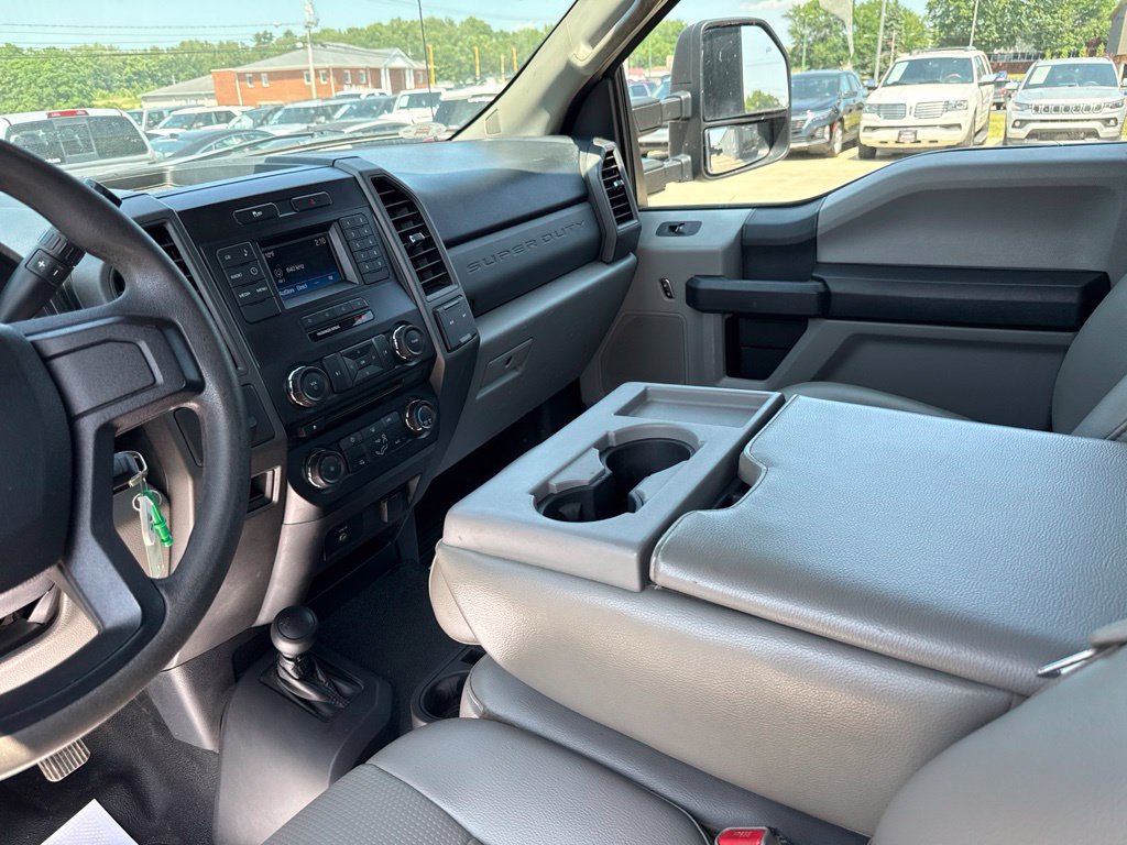 Used 2017 Ford F550 4x4 Regular Cab Super Duty image 8