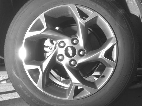 Used 2025 Chevrolet Trax LT FWD image 15