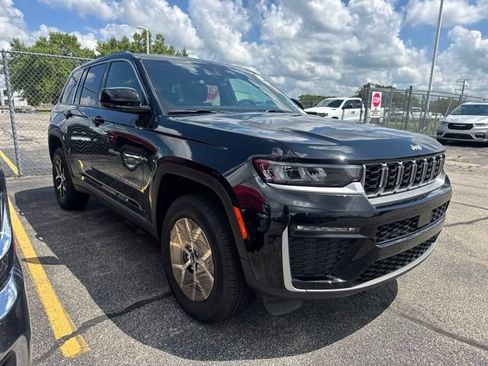 Used 2026 Jeep Grand Cherokee Limited AWD/4WD image 5