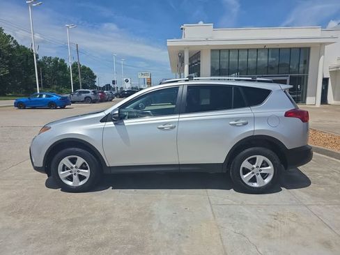 Used 2014 Toyota RAV4 XLE FWD image 2