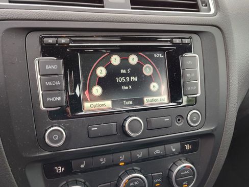 Used 2013 Volkswagen Jetta GLI Autobahn FWD image 17