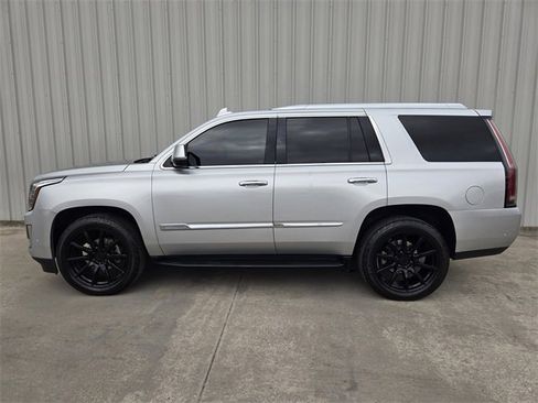 Used 2017 Cadillac Escalade Luxury image 7