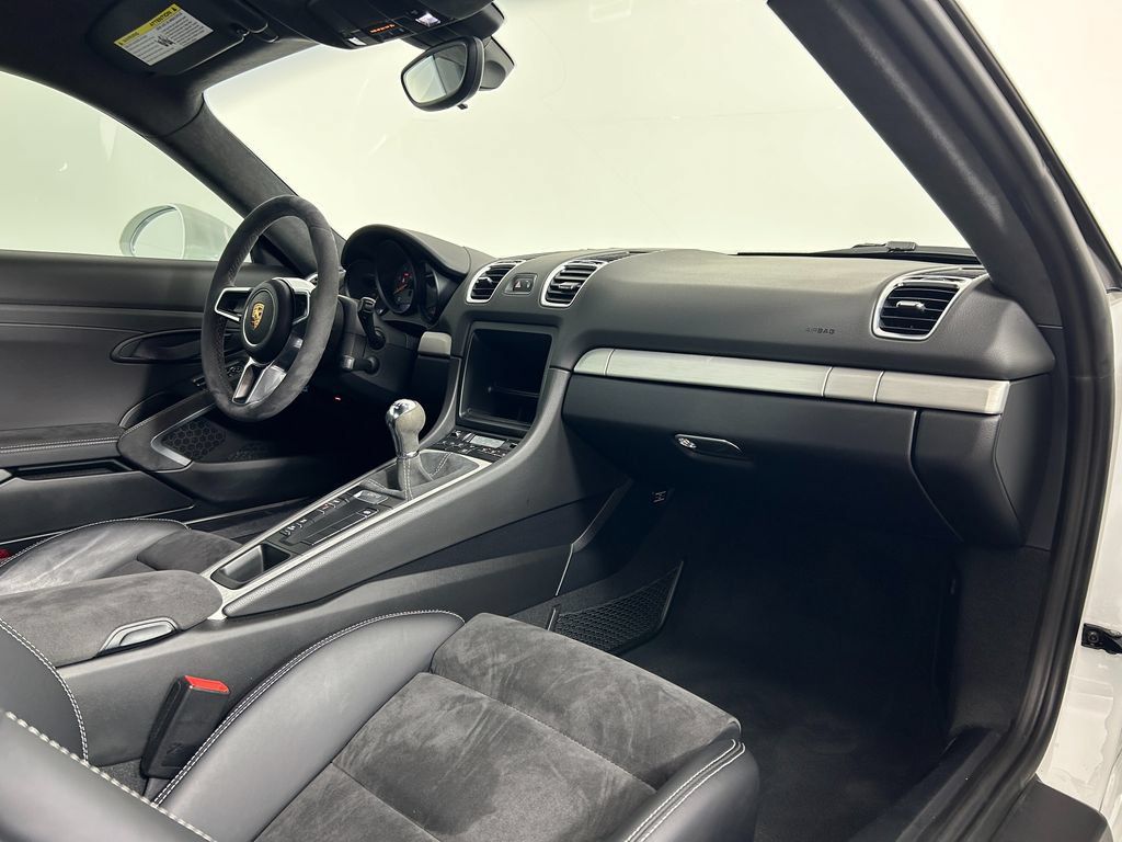 Certified 2016 Porsche Cayman GT4 RWD image 23