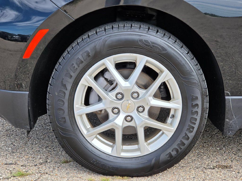 Used 2024 Chevrolet Equinox LT FWD image 12
