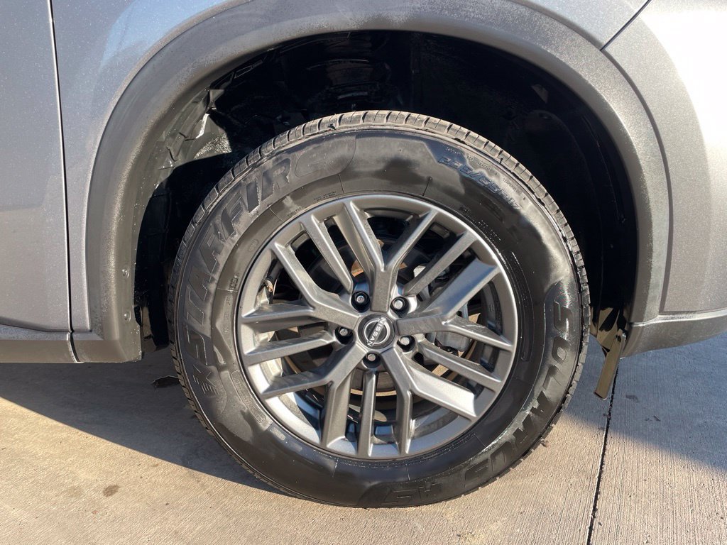 Used 2024 Nissan Rogue S FWD image 27