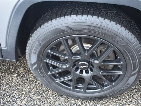 Used 2015 Jeep Cherokee Limited image 11