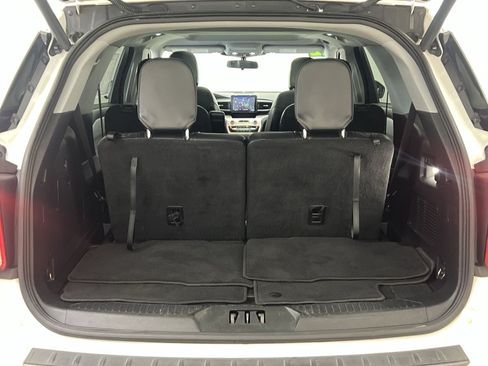 Used 2022 Ford Explorer XLT w/ Equipment Group 202A AWD/4WD image 26