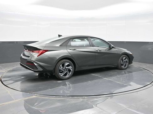 New 2025 Hyundai Elantra SEL image 8