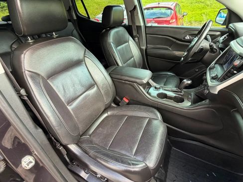 Used 2018 GMC Acadia SLT w/ LPO, Floor Liner Package FWD image 19