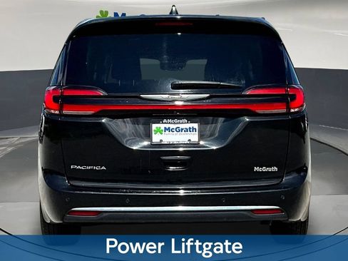 Used 2023 Chrysler Pacifica Touring-L FWD image 7
