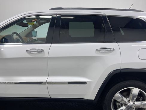 Used 2013 Jeep Grand Cherokee Overland Summit AWD/4WD image 14