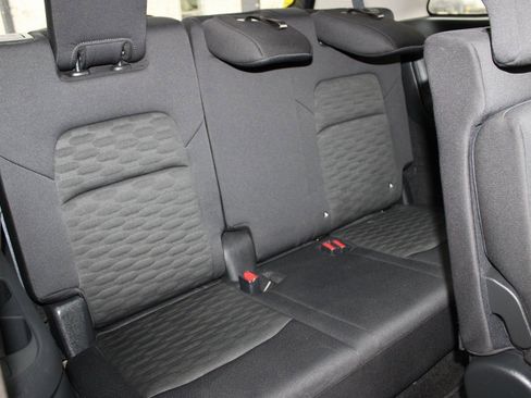 Used 2024 Nissan Pathfinder SV image 19