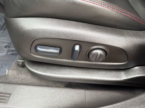 Used 2023 Chevrolet Equinox RS w/ RS Leather Package FWD image 18
