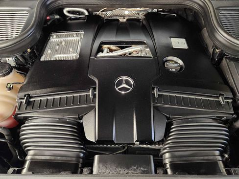 Used 2024 Mercedes-Benz GLS 580 4MATIC image 33