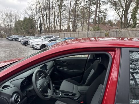 Used 2018 Hyundai Kona SE image 8