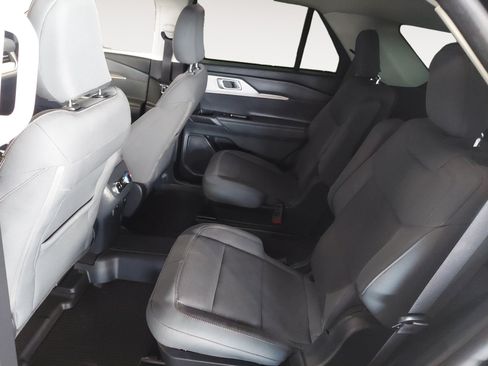 Used 2025 Ford Explorer Active RWD image 24