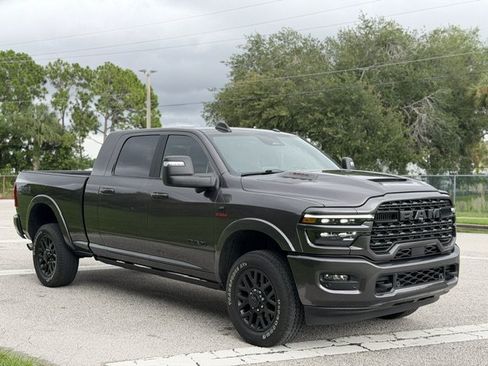 Used 2025 RAM 2500 Limited AWD/4WD image 7