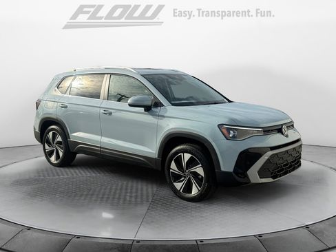 New 2026 Volkswagen Taos SE AWD/4WD image 1