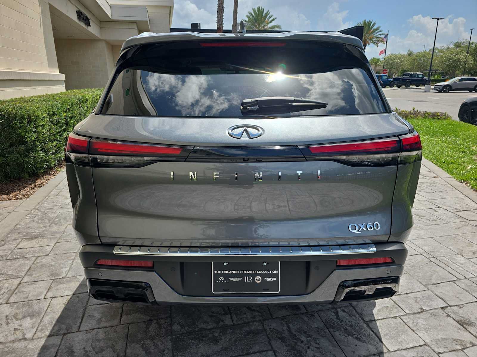 Certified 2023 INFINITI QX60 Luxe w/ Cargo Package FWD image 6