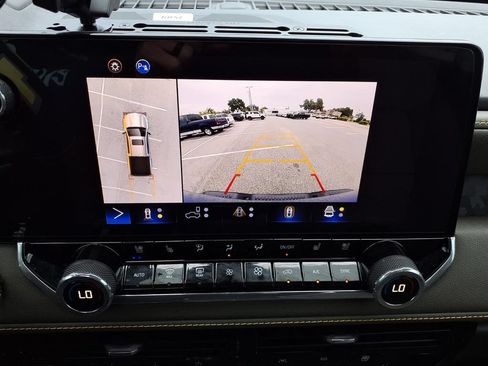 Used 2024 Chevrolet Colorado ZR2 w/ ZR2 Convenience Package III AWD/4WD image 30