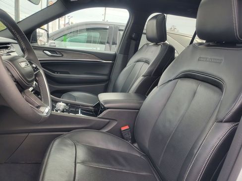 Used 2022 Jeep Grand Cherokee Overland image 11