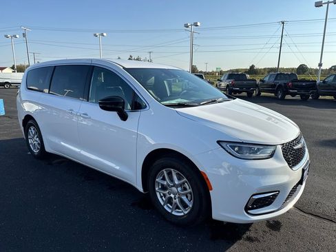 New 2026 Chrysler Pacifica Select image 7
