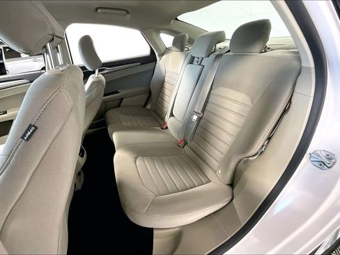 Used 2020 Ford Fusion SE image 25