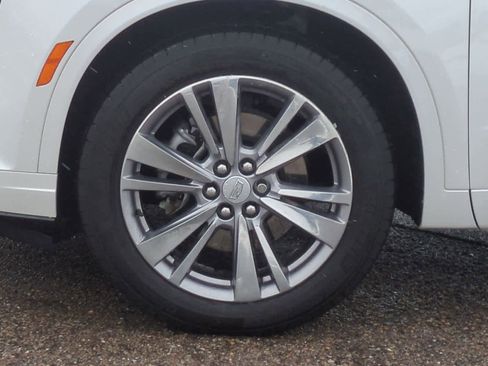 Used 2024 Cadillac XT6 Premium Luxury image 14