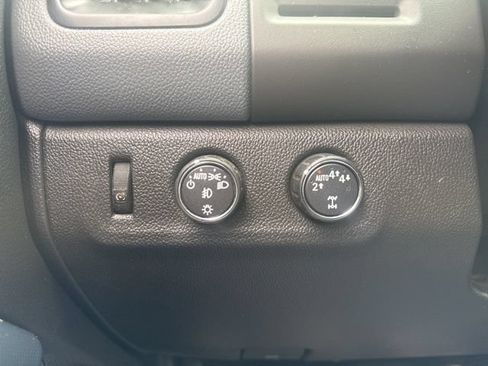 Used 2017 Chevrolet Colorado Z71 AWD/4WD image 12
