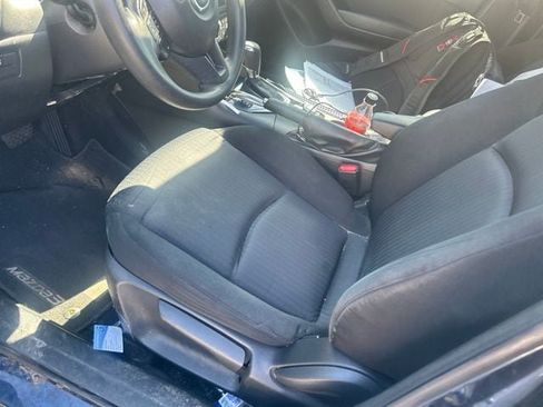 Used 2016 MAZDA MAZDA3 i Sport FWD image 3