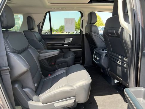 Used 2025 Ford Expedition Max Platinum AWD/4WD image 38