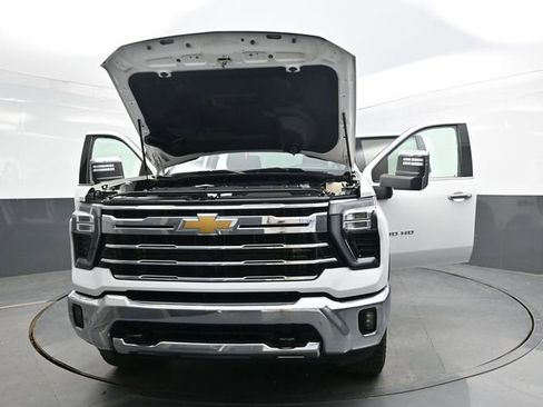 Used 2024 Chevrolet Silverado 2500 LTZ image 40