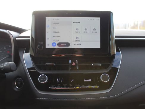 Used 2025 Toyota Corolla SE image 17