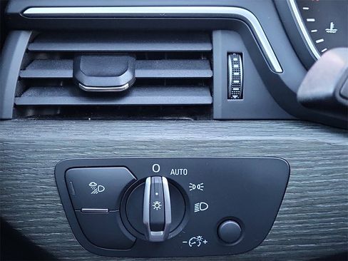 Used 2019 Audi A4 2.0T Premium Plus w/ Premium Plus Package image 32