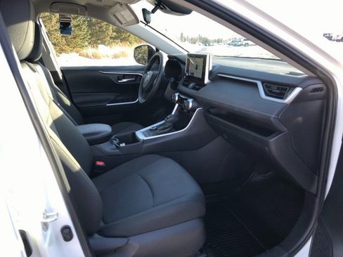 Used 2025 Toyota RAV4 XLE image 16