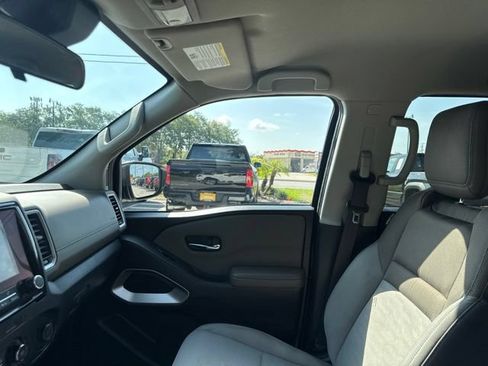 Used 2022 Nissan Frontier SV w/ Technology Package RWD image 24
