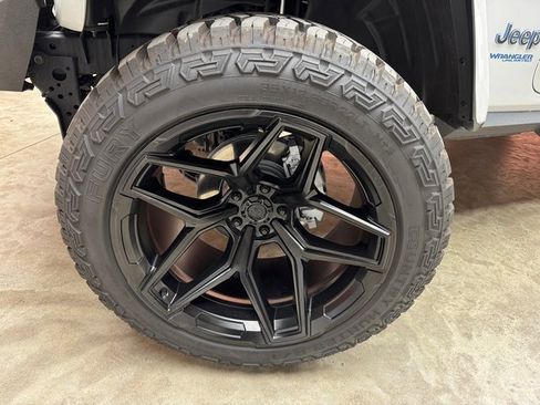 Used 2022 Jeep Wrangler Unlimited Sahara w/ Cold Weather Group image 27