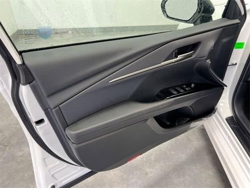 Used 2025 Toyota Camry SE w/ Convenience Package image 13