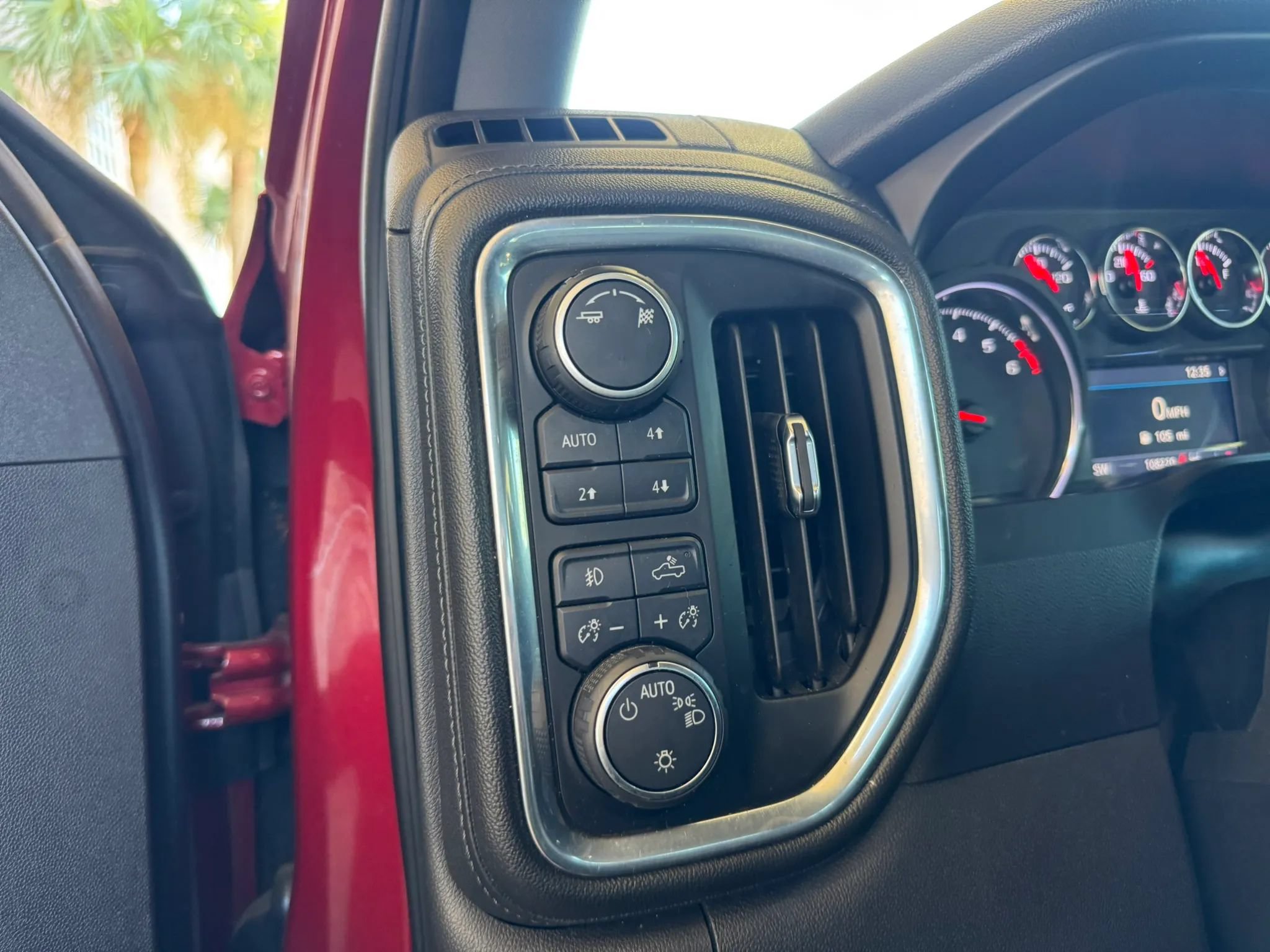 Used 2019 Chevrolet Silverado 1500 RST AWD/4WD image 17